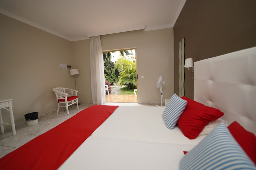STANDARD, DOUBLE BED, GARDEN VIEW
