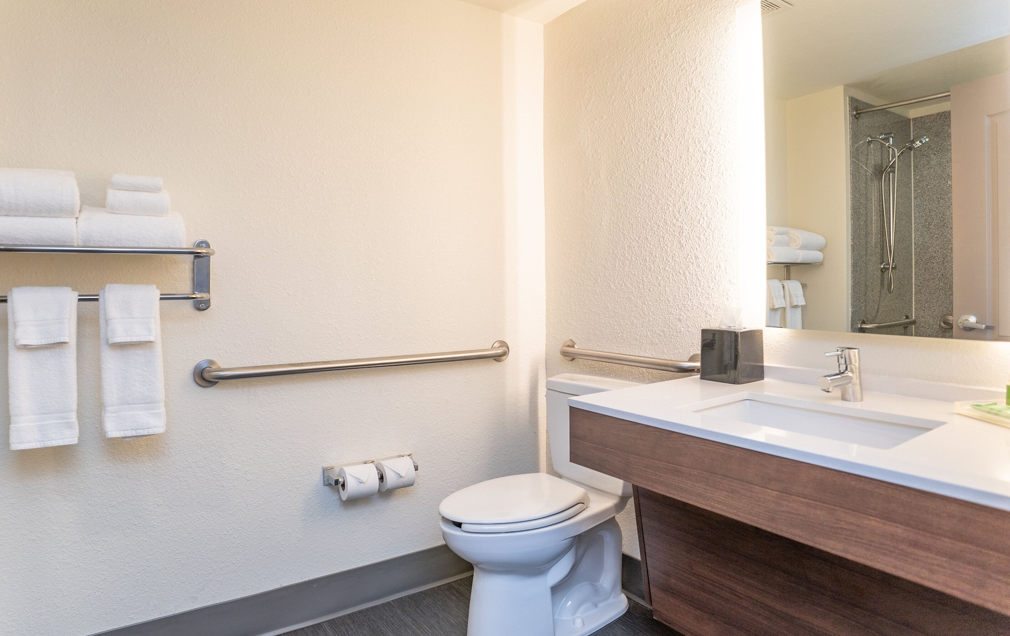 Standard, 2 Queen Beds, Accessible, Holiday Inn Hotel And Suites Beaufort Highway 21 5/7
