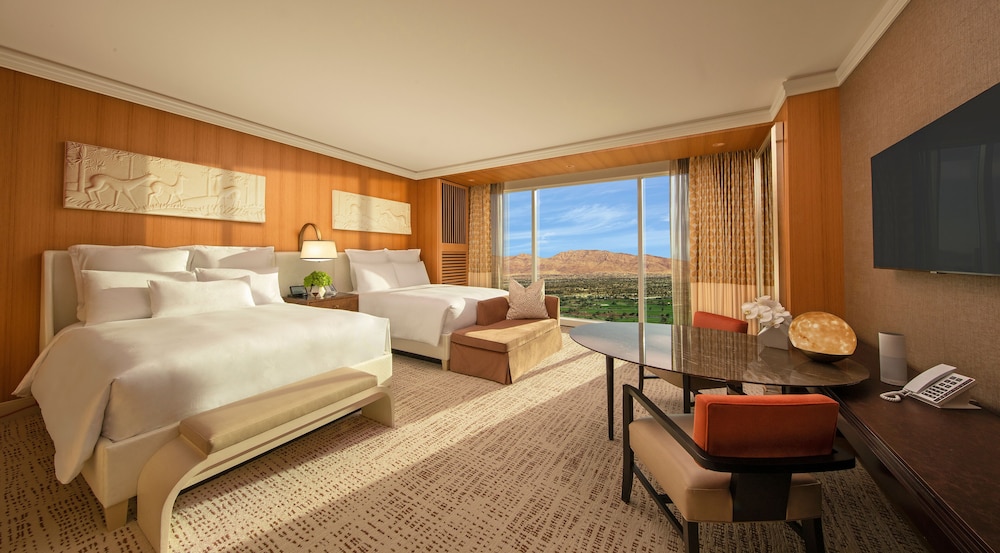 RESORT, 2 QUEEN BEDS