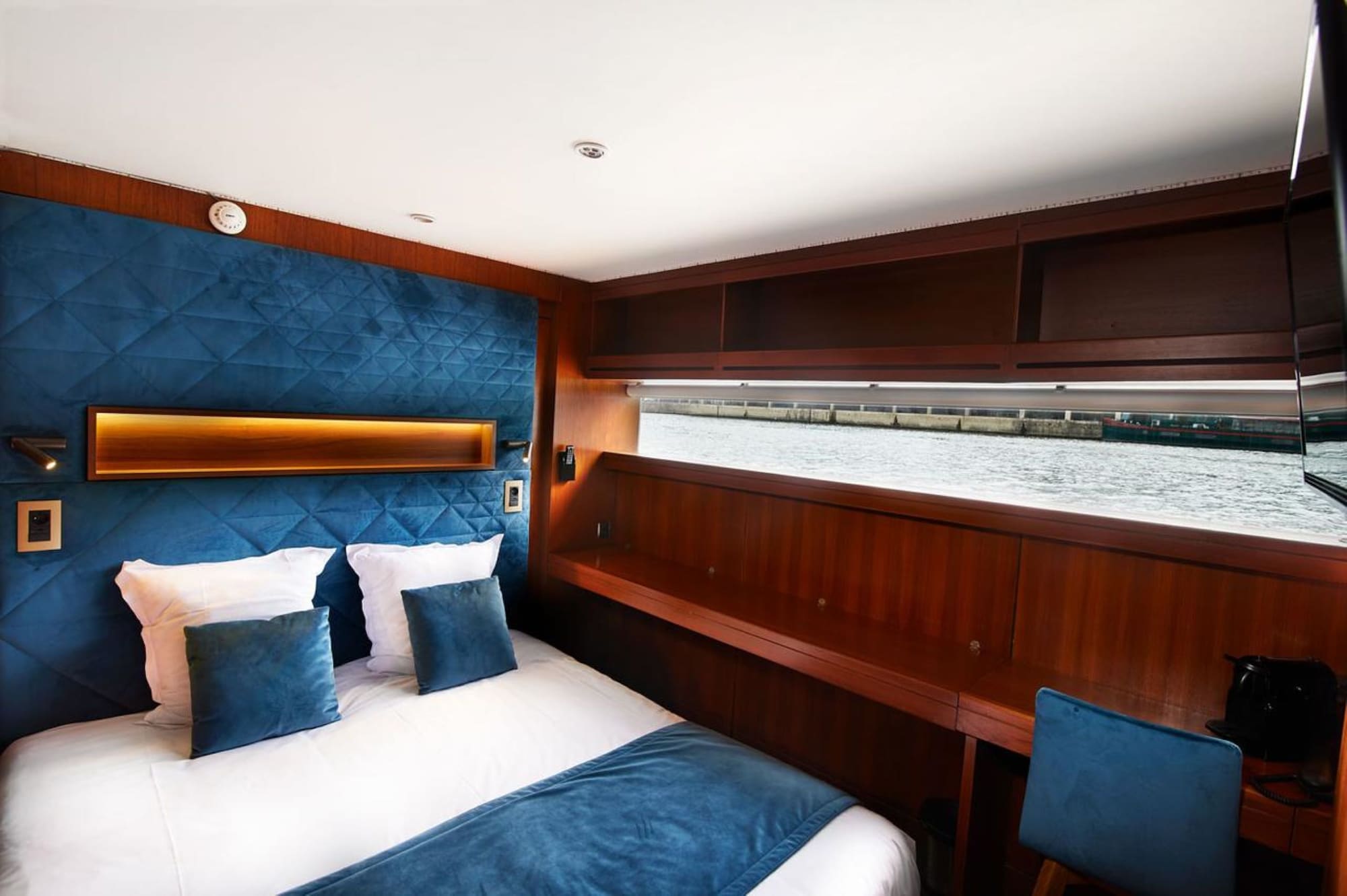 CABIN, DOUBLE BED