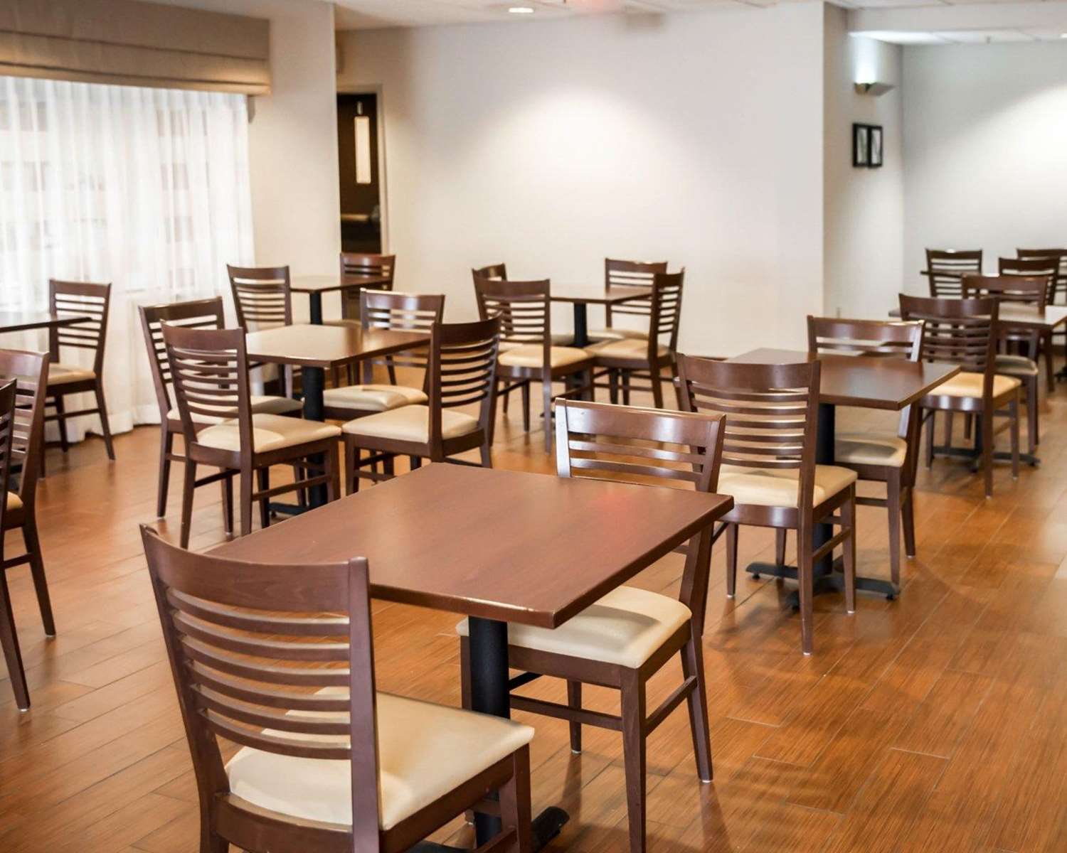 Sleep Inn and Suites Hagerstown 27/32