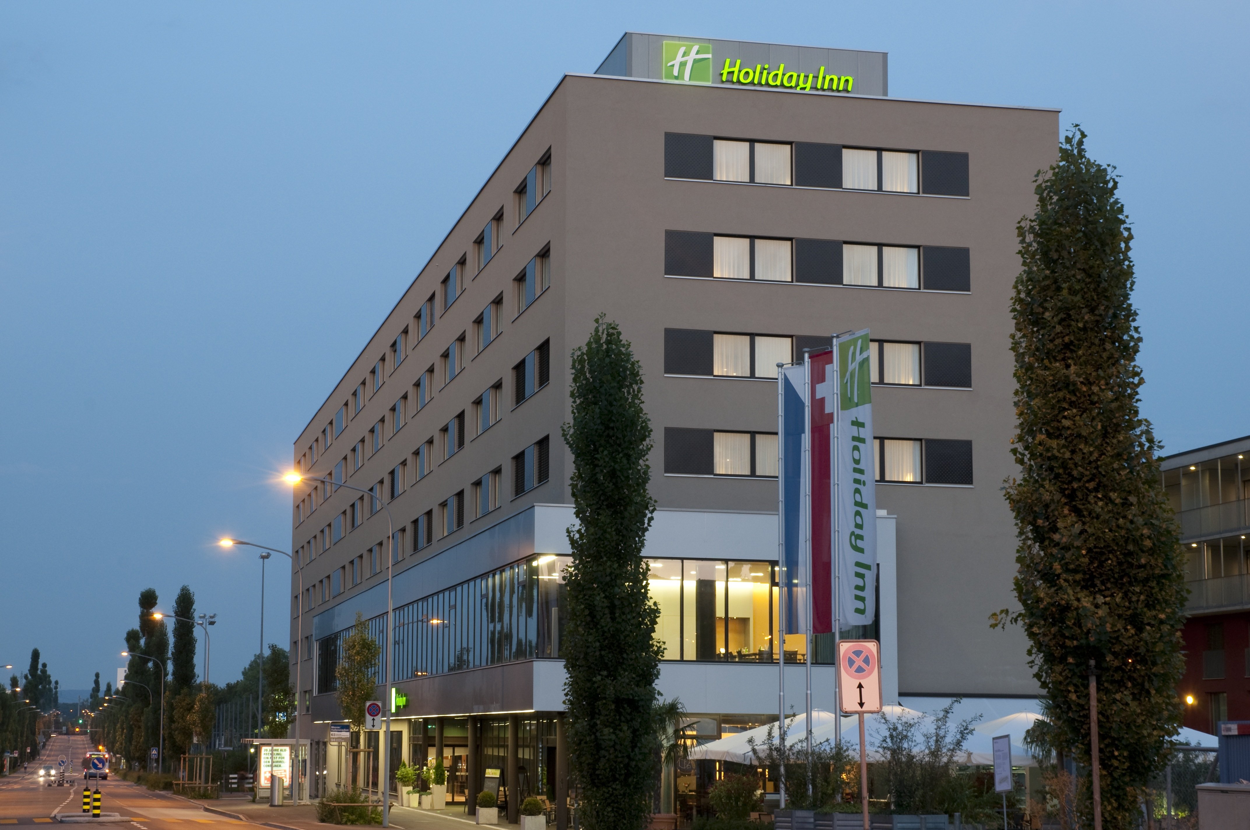 Holiday Inn Zurich Messe 4/77