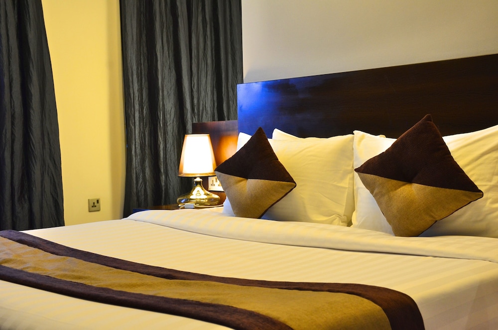 Blaire Executive Suites 25/58
