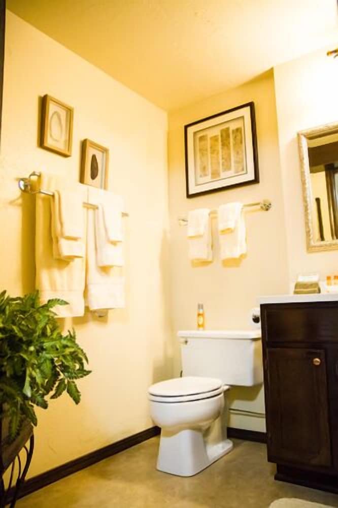 The Roost Bed and Breakfast 35/40