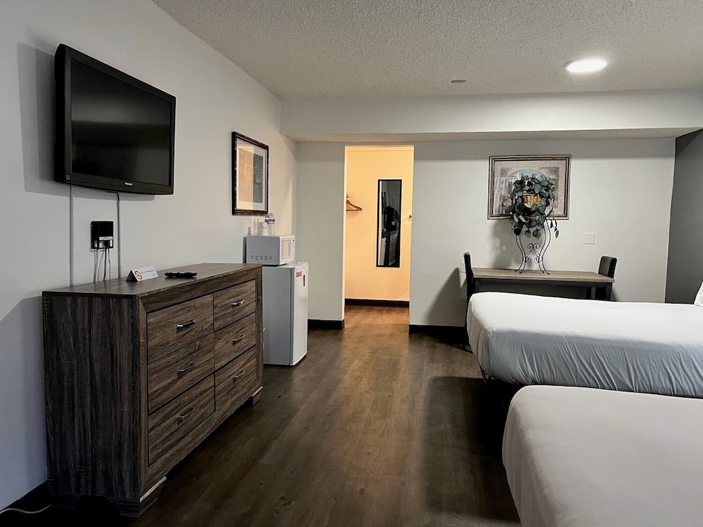 Siegel Slots and Suites 17/32