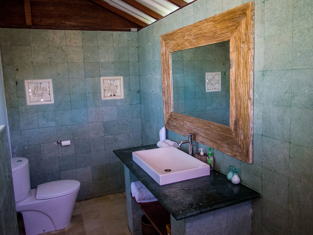 Twin Island Villas And Dive Resort 70/76