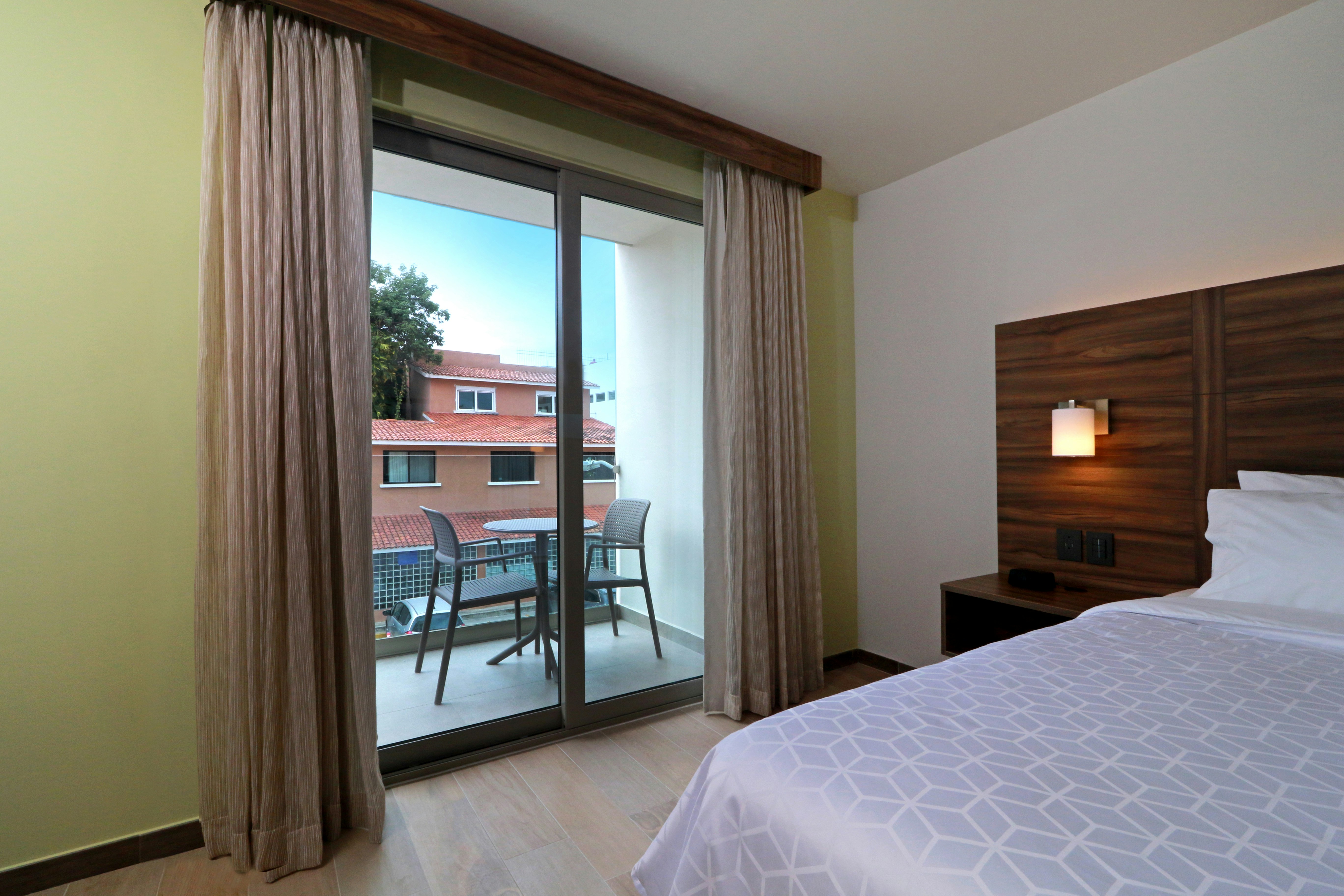 Feature, Suite