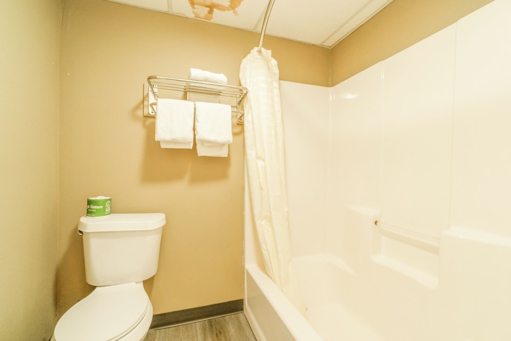 Deluxe Inn & Suites By OYO Miami OK 46/51
