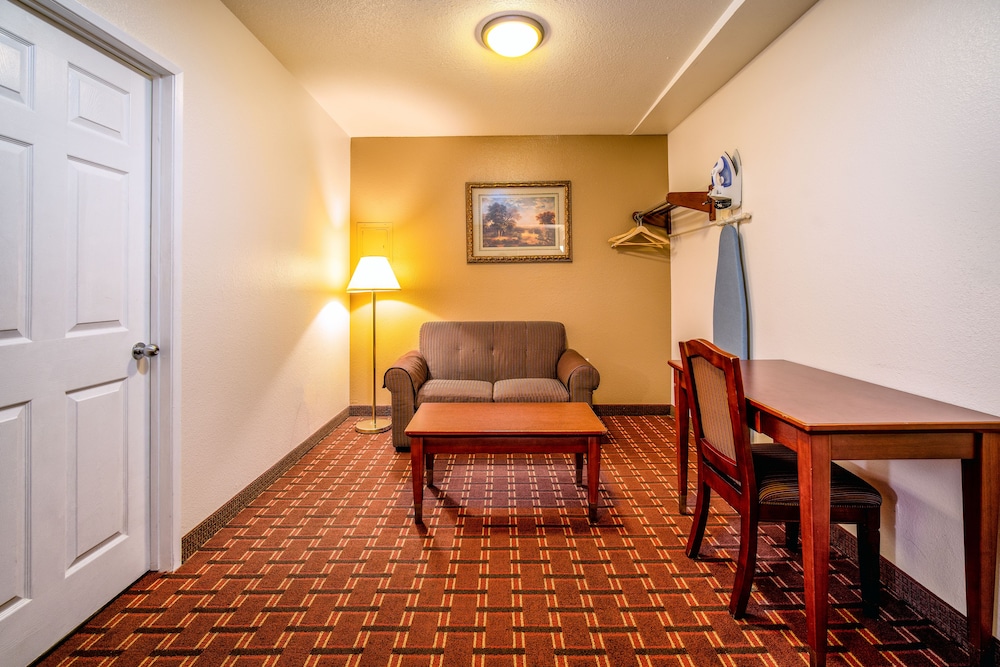 Regency Inn Suites Downey 24/40