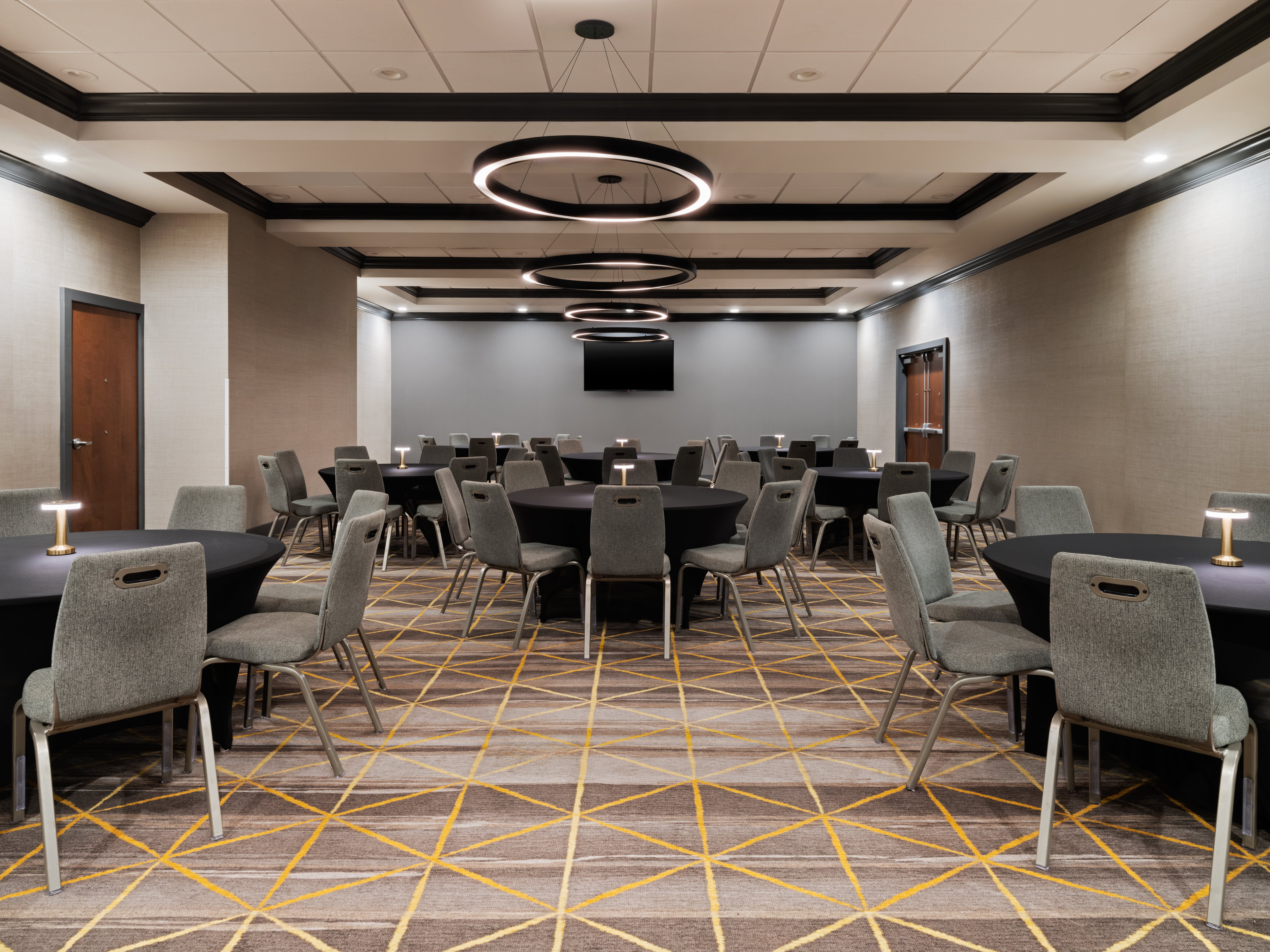 Holiday Inn & Suites Orlando I-Drive - Theme Parks 64/77