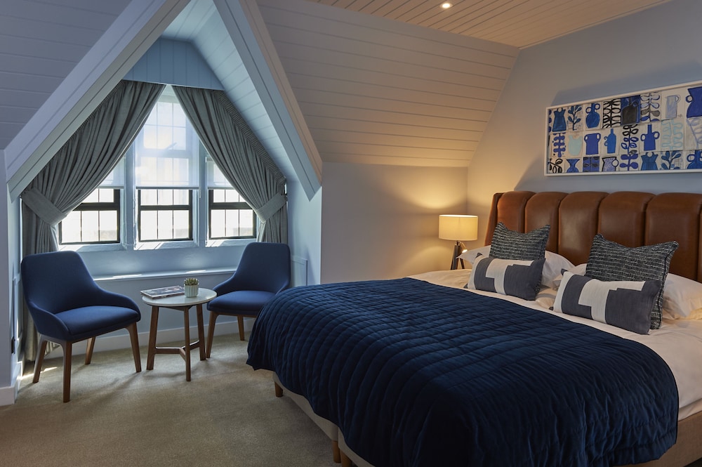 DELUXE, DOUBLE BED