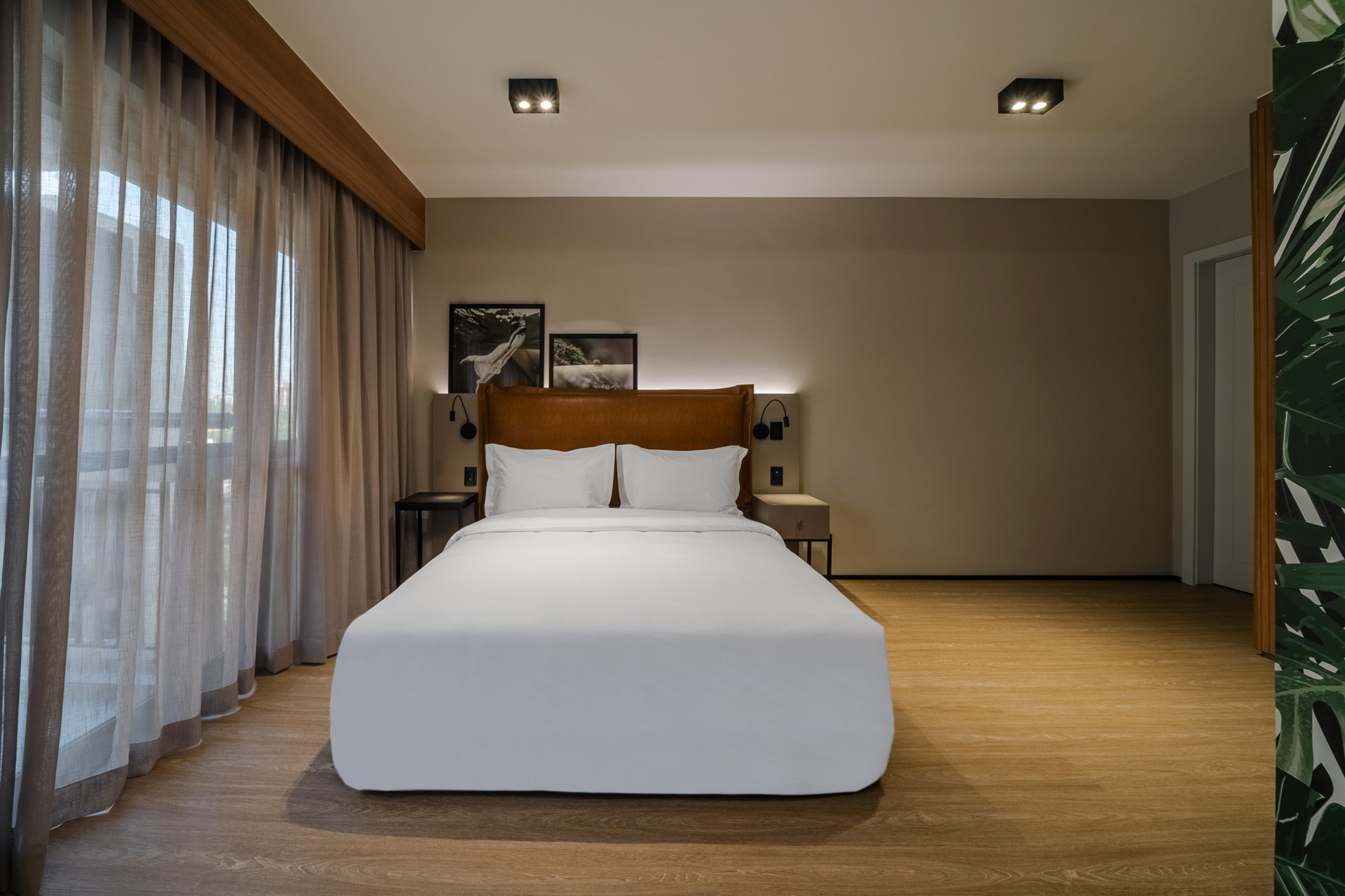 Room, Street View, Accessible