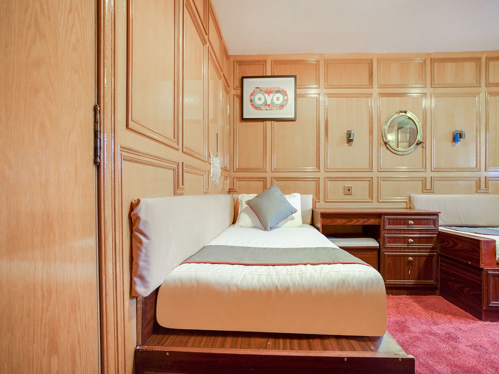 Rowers Hotel 6/48