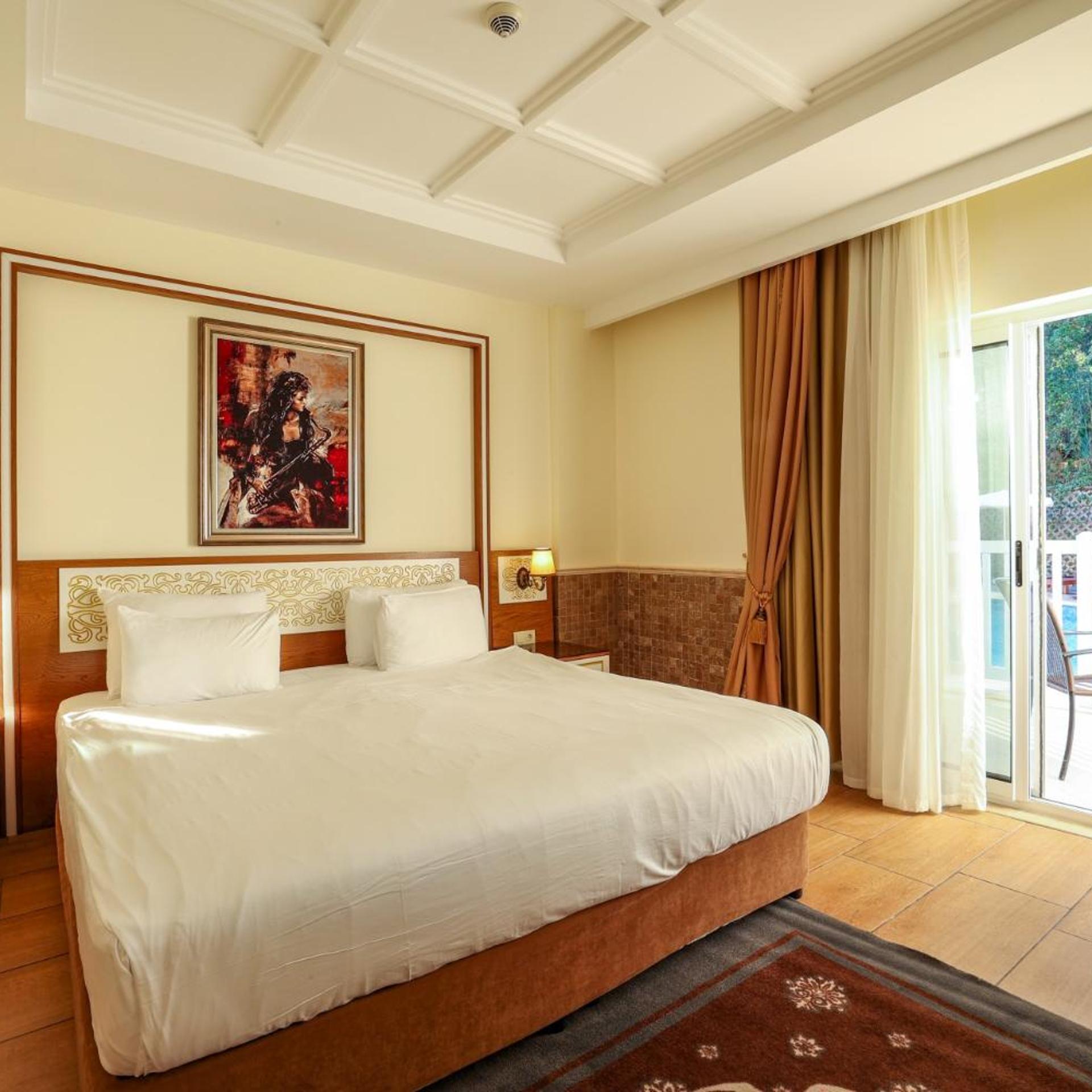 Swim Up, Family Suite, Club, Shared Pool