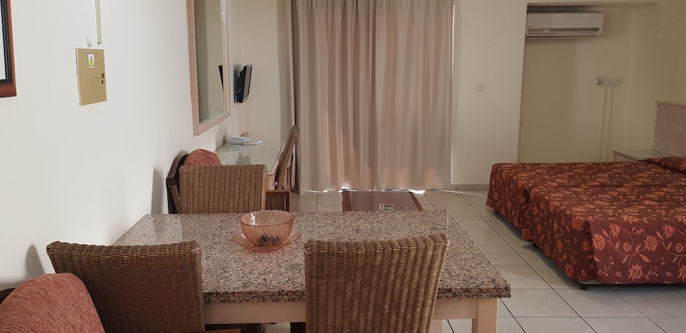 Senator Hotel Apartments - Adults Only 30/70