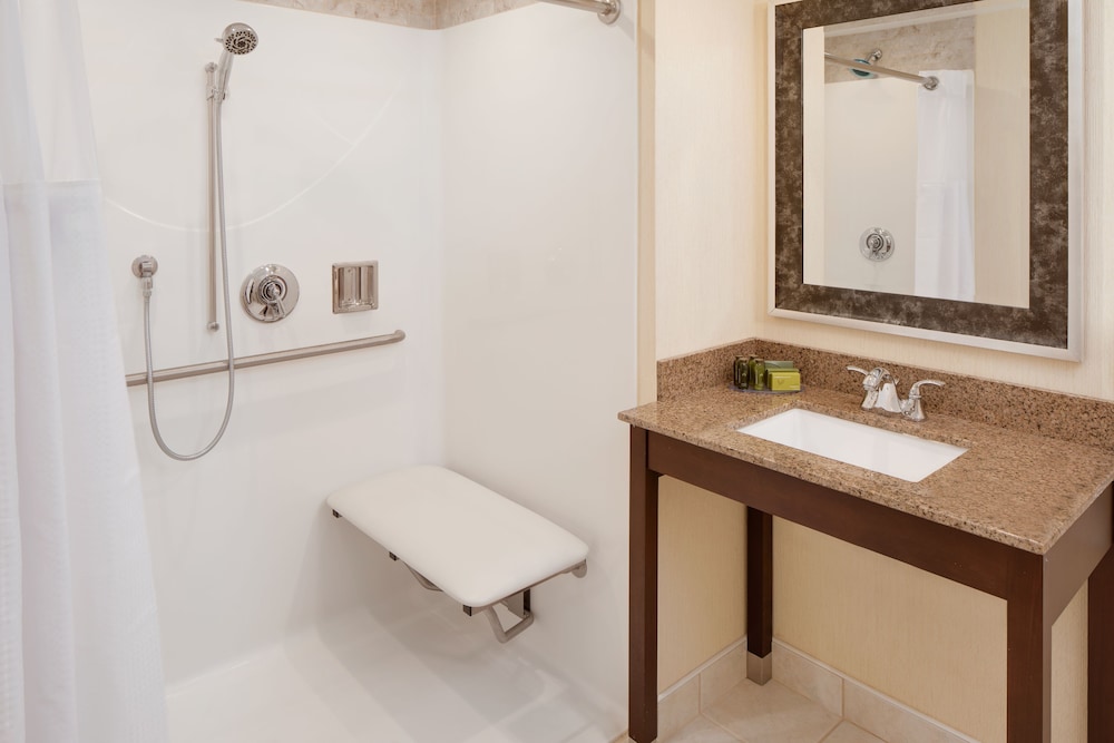 Westford Regency Inn And Conference Center 17/18