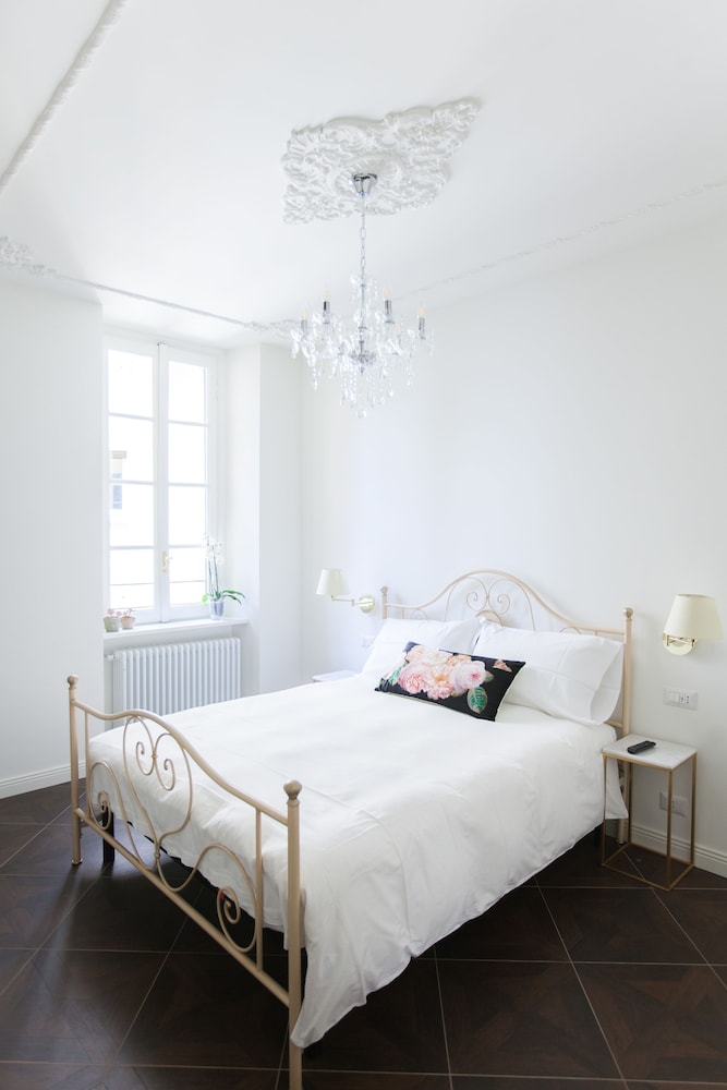 Alessia's Place 18/50