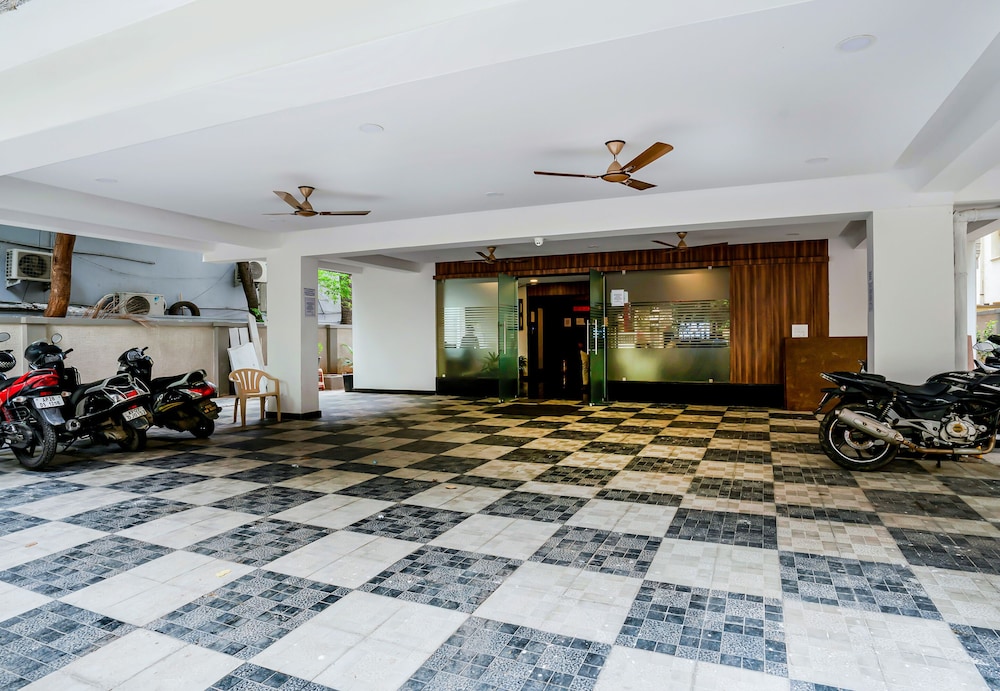 OYO 28637 Gokul Grand 25/27