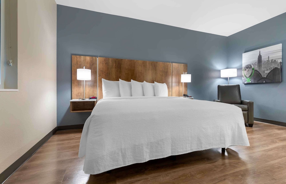 STUDIO, KING BED