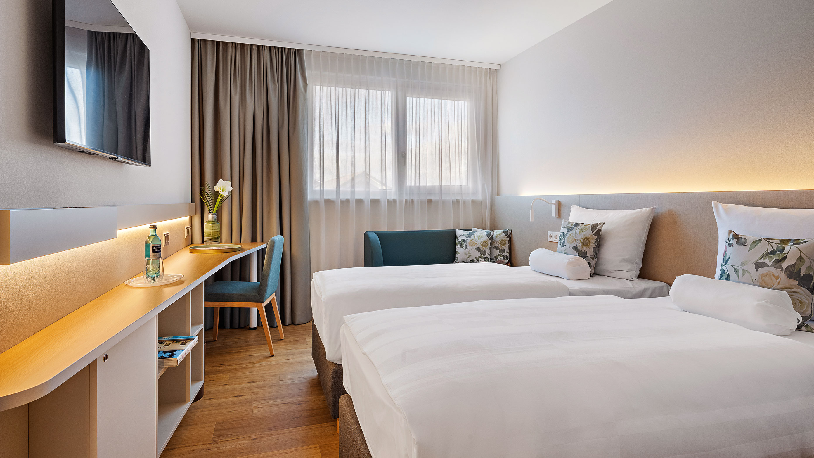 ROOM, TWIN BEDS