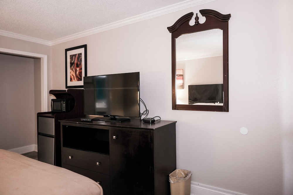 Riverside Inn & Suites by OYO Danville Ceaser Casino 54/68