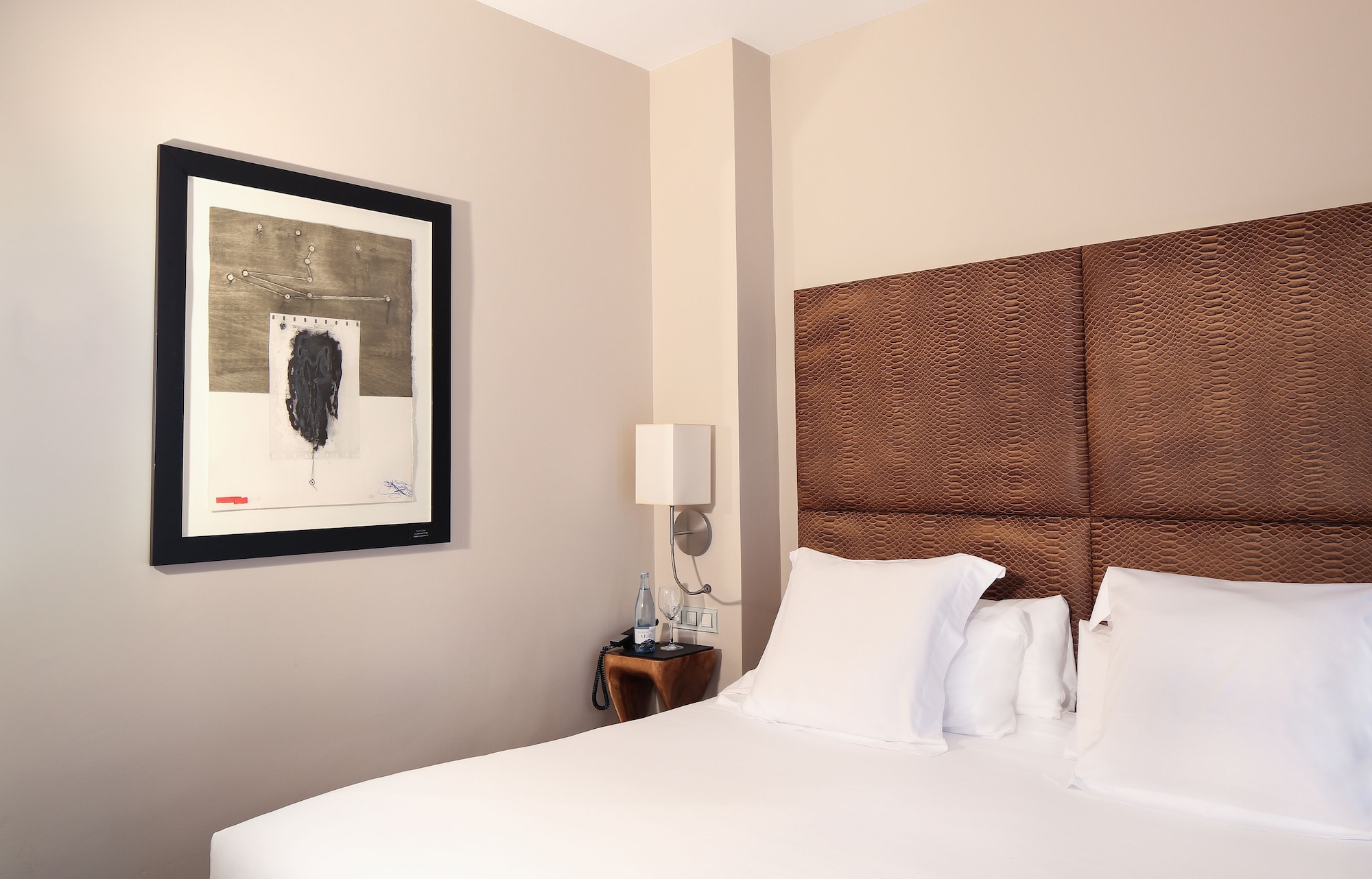 جناح جونيور بسرير كوين مع أريكة، Gran Derby Suite Hotel 4/6