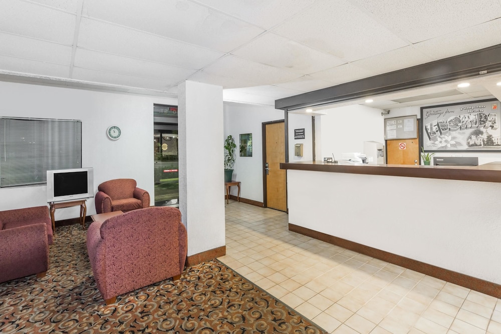 Super 8 by Wyndham Pompano Beach 4/21