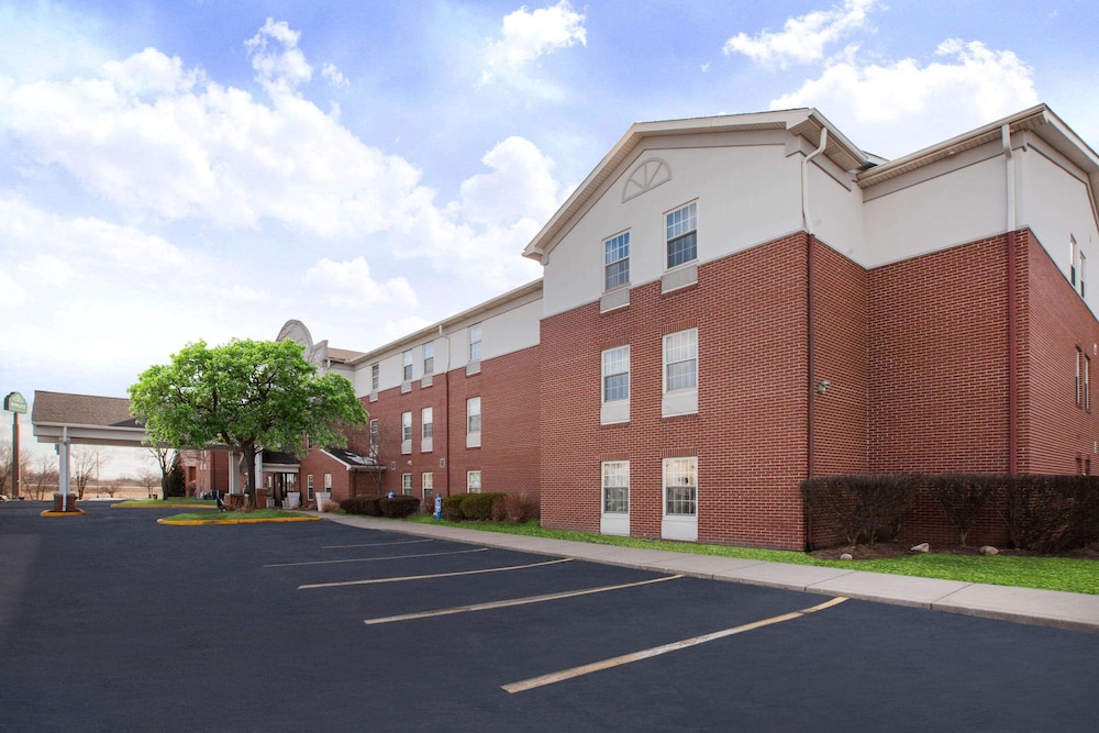Wingate By Wyndham Roseville Detroit 11/17