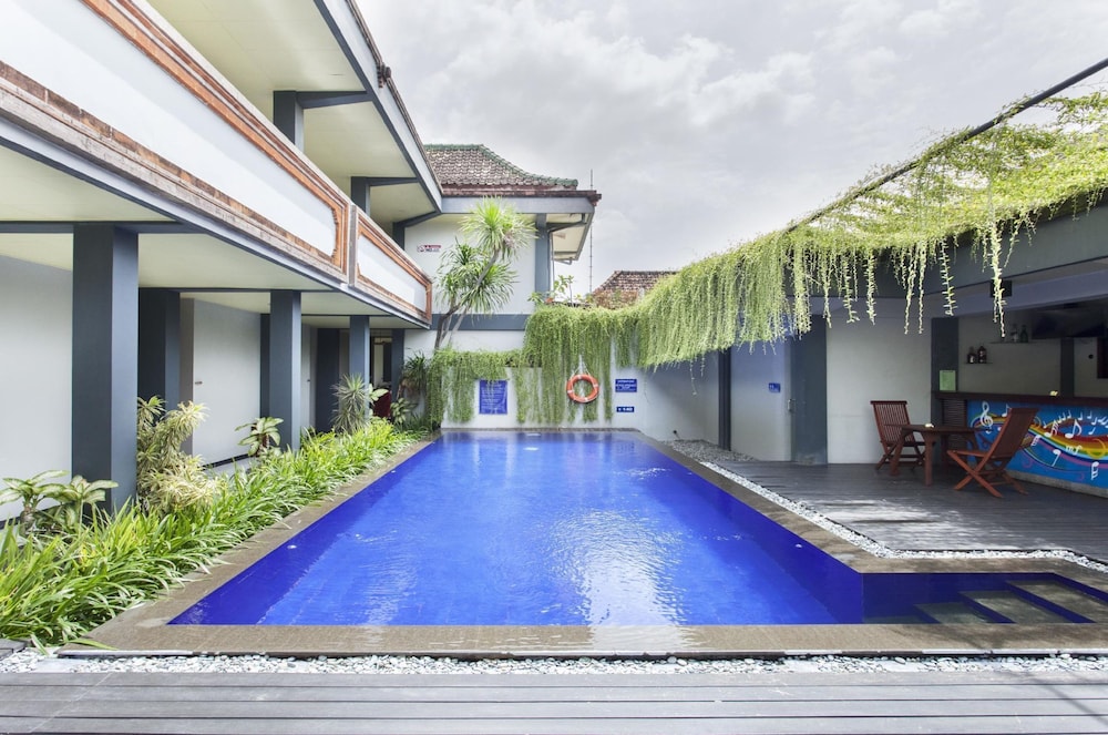 The Yani Hotel 49/57