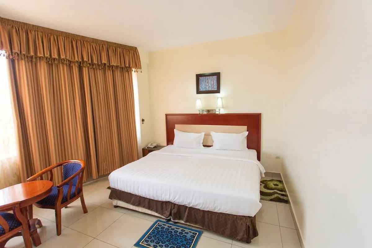 Deluxe, Double Bed