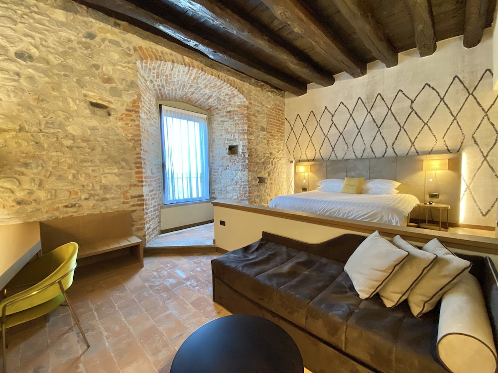Hotel Castello Di Casiglio 55/79