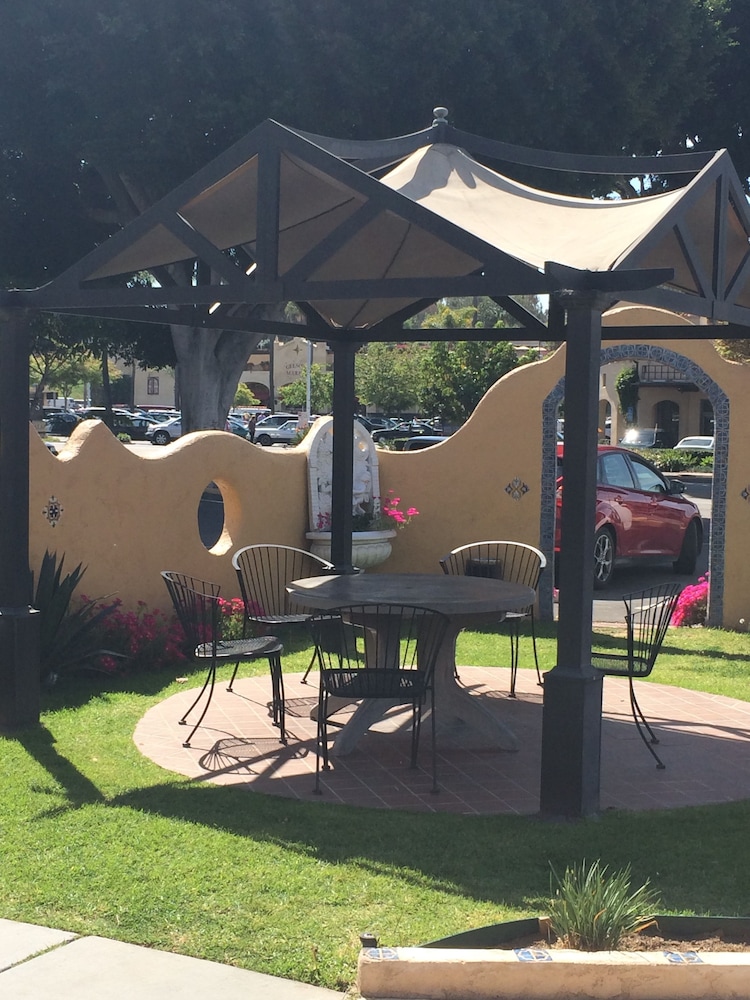 Oasis Inn & Suites 37/50