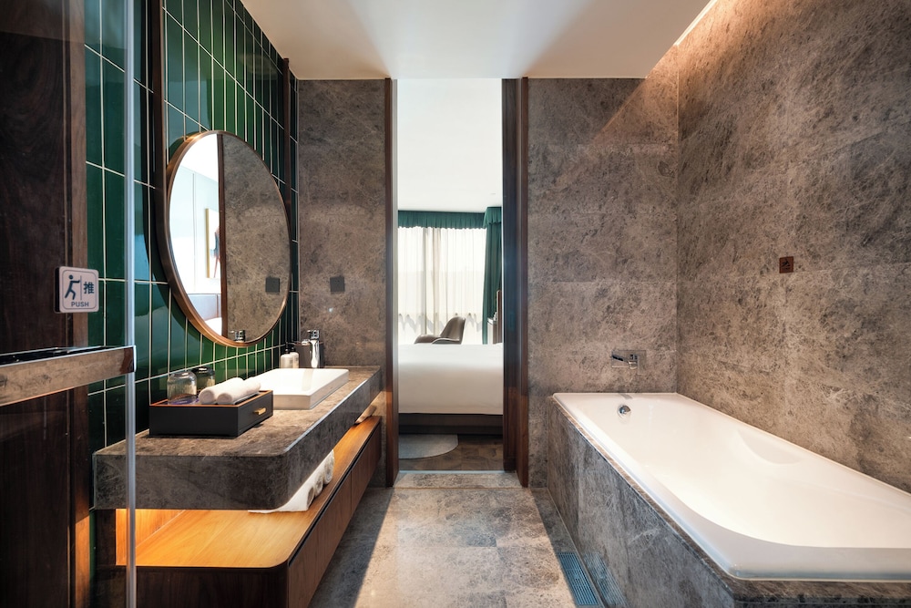 Novotel Shanghai Baoshan Jiusi 42/46