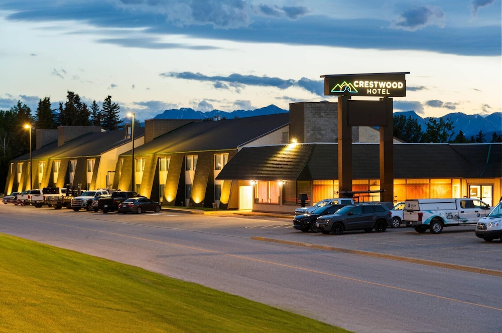 The Crestwood Hotel 46/57