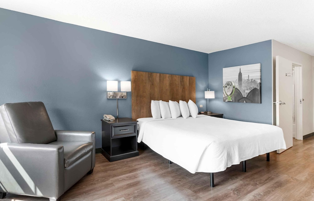 Studio, King Bed