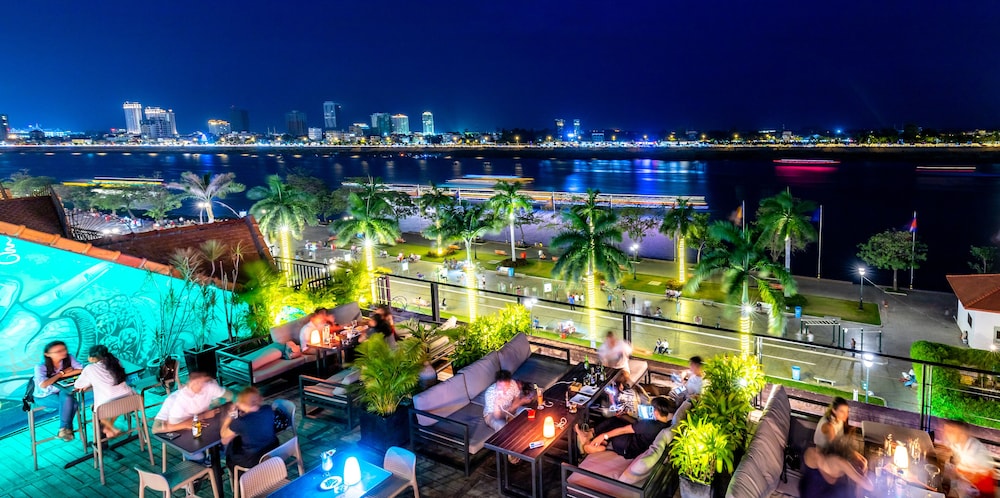 Amanjaya Pancam Suites Hotel 3/67