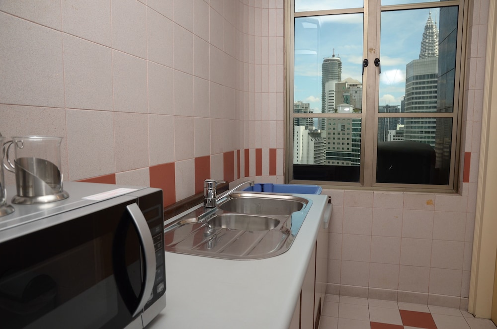 THE MAPLE SUITE 47/50