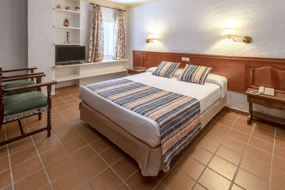 ROOM, SINGLE