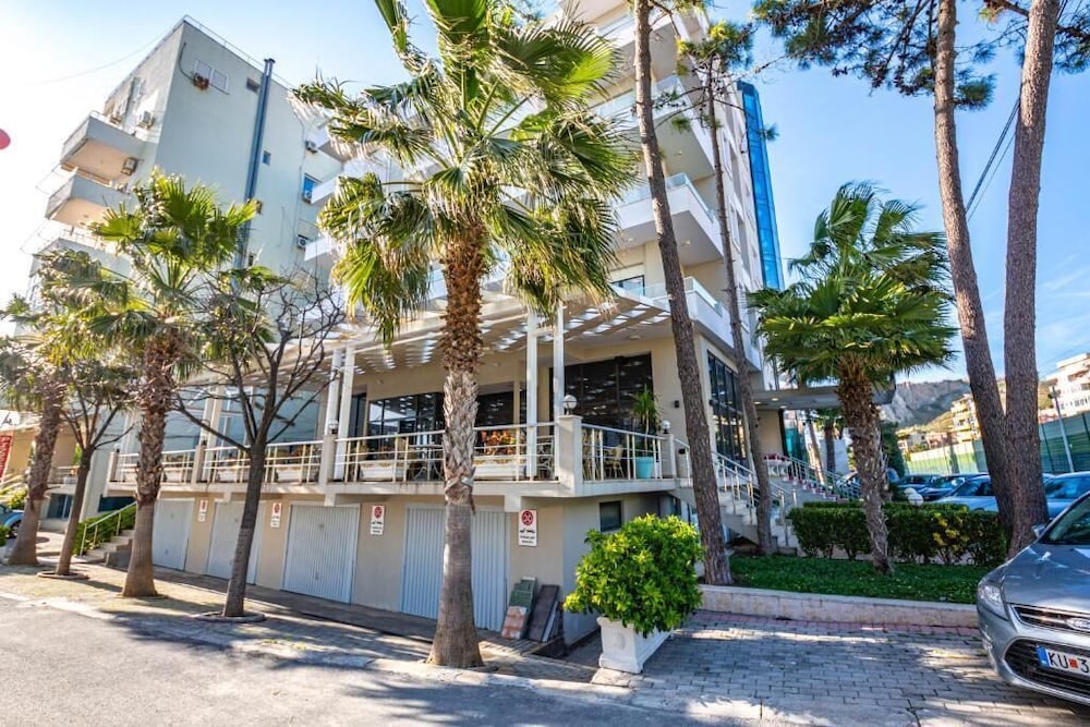 Bella Vista Hotel 35/50
