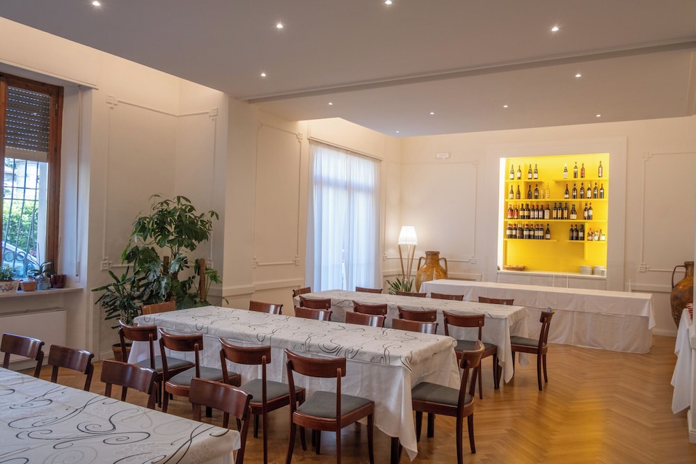 Hotel Moderno Assisi 39/50