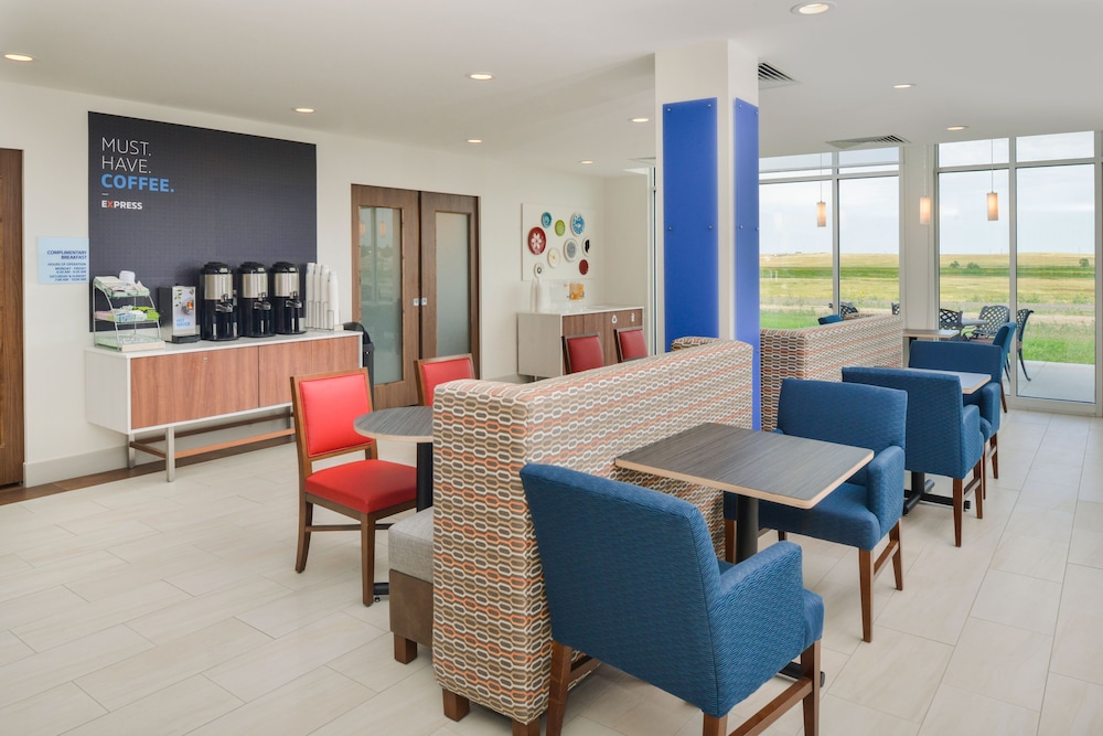 Holiday Inn Express Suites Chadron 40/76
