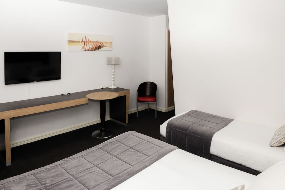 غرفة عائلية ثلاثية بثلاثة أسرّة، Kyriad Prestige Les Sables D Olonne Plage Centre Des Congres 7/8