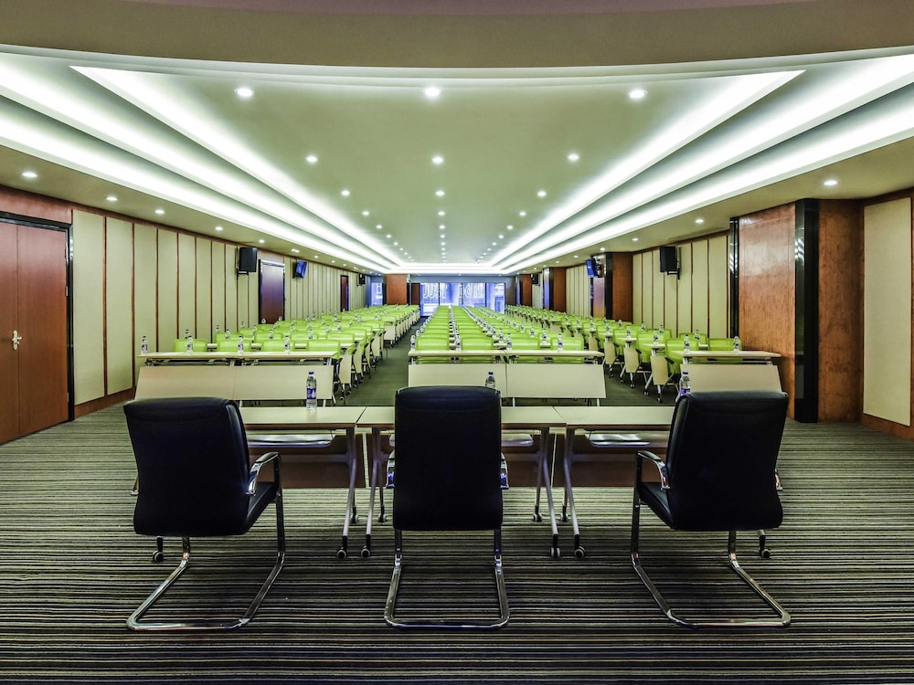 Mercure Chongqing Downtown 68/73