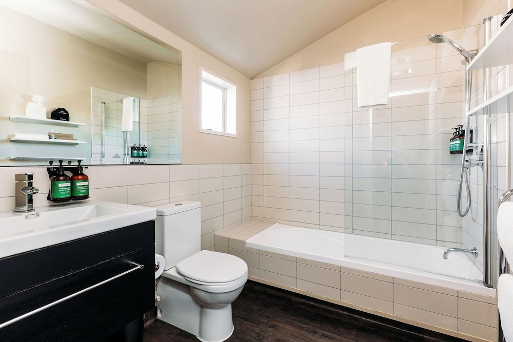Dairy Private Luxury Hotel 80/81
