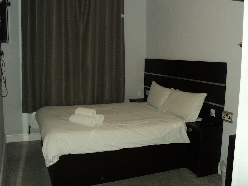 The Cherry Rooms 6/45