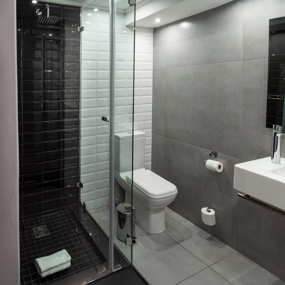 غرفة قياسية بسريرين منفصلين، Onomo Johannesburg Sandton Hotel 5/8