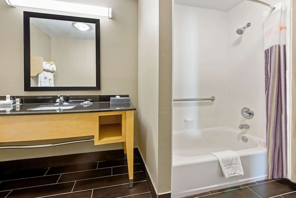 La Quinta Inn & Suites by Wyndham Leesville Ft. Polk 15/50
