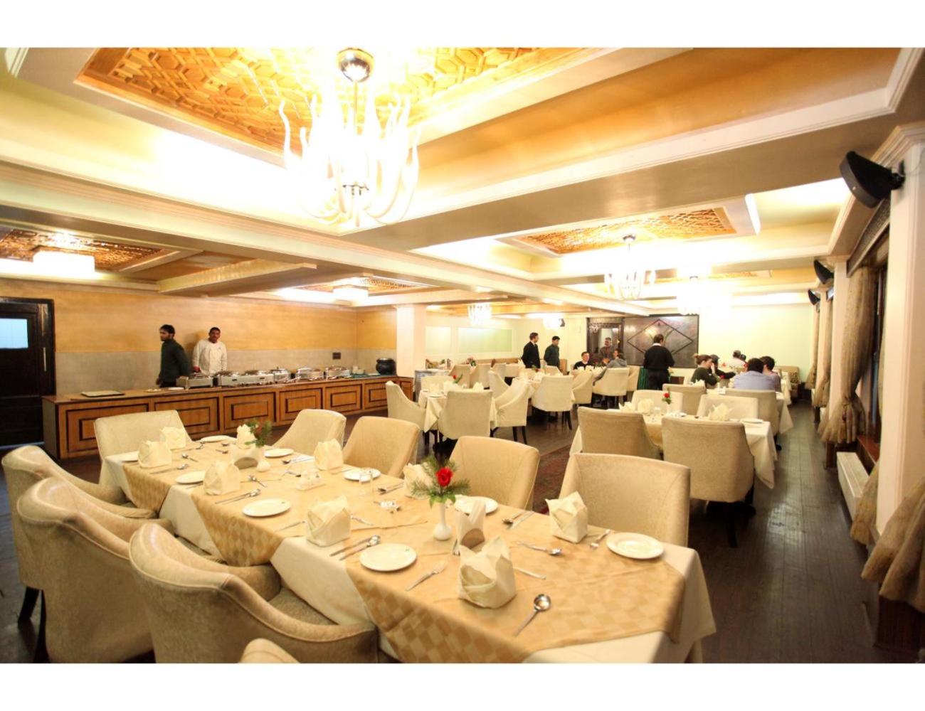 Hotel Grand Mumtaz 40/45