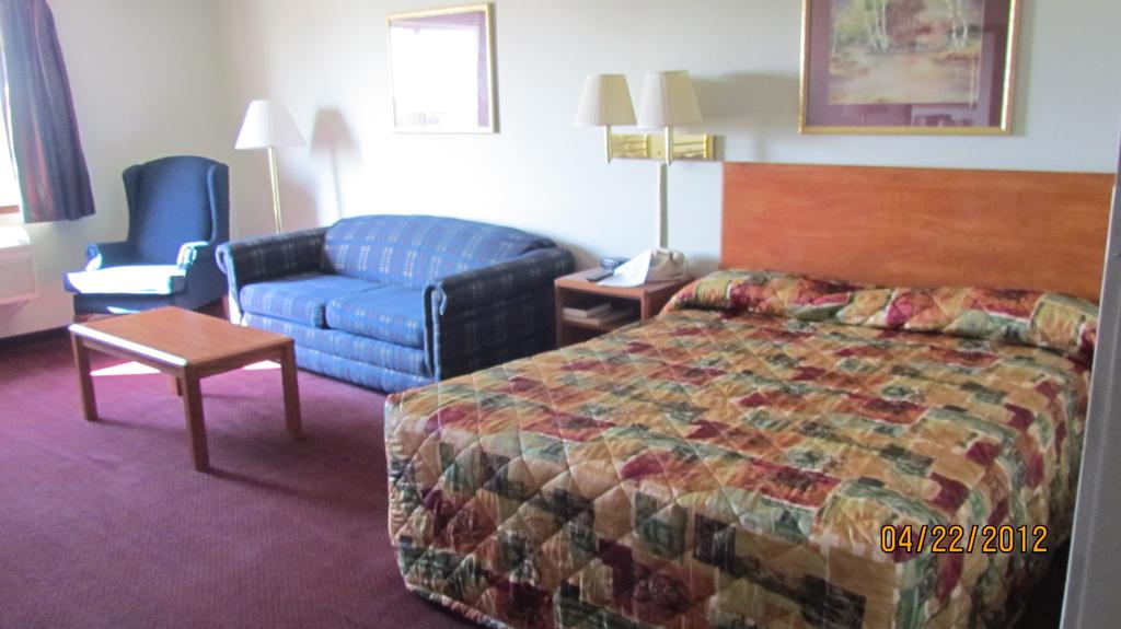 Travelers Lodge & Suites 6/12
