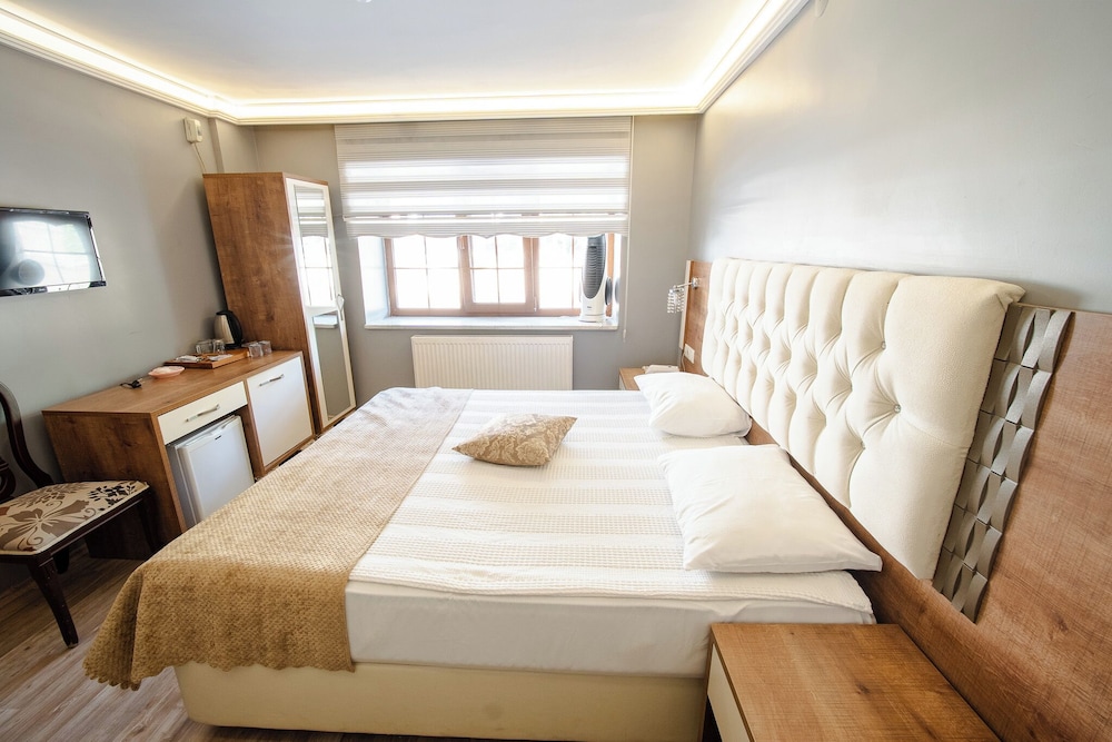 Comfort, Queen Bed